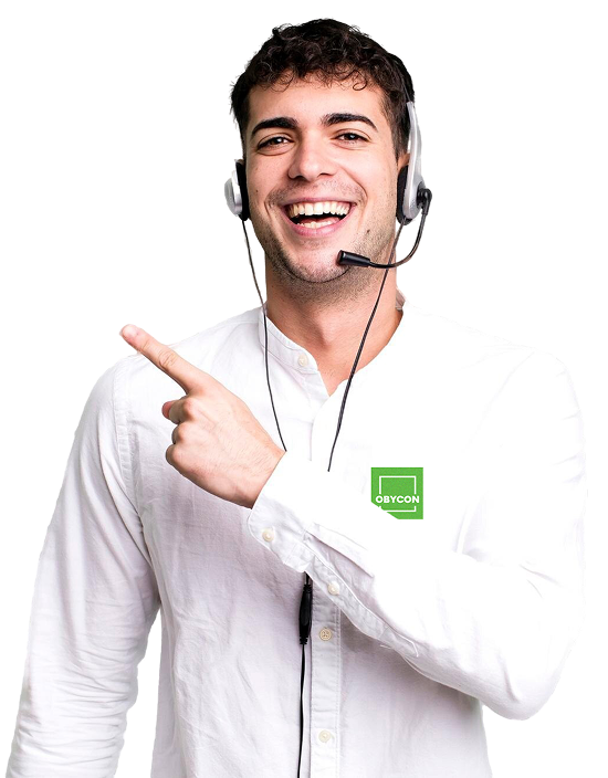 Retrato de una profesional sonriente que representa la satisfacción de los clientes de Obycon