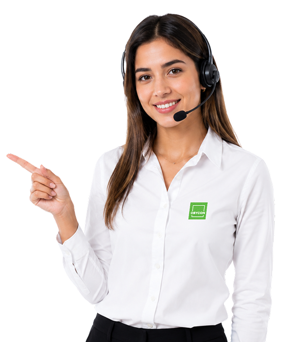 Retrato de una profesional sonriente que representa la satisfacción de los clientes de Obycon